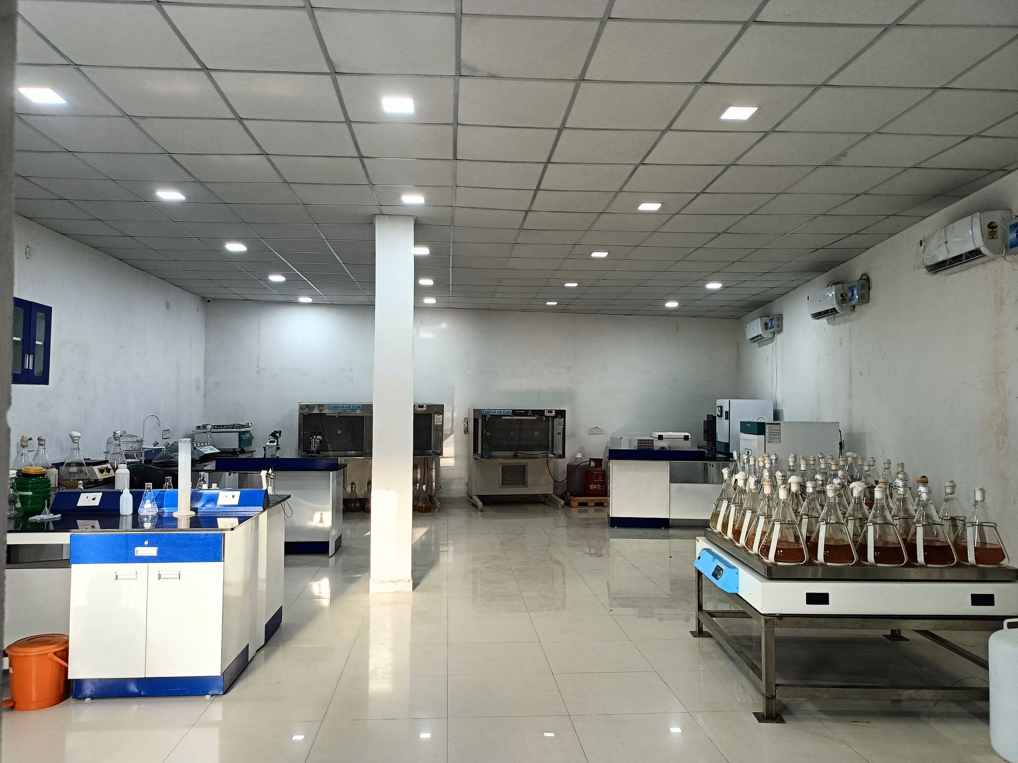 Large R&D lab full view